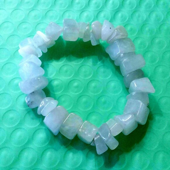 Snow quartz stretch bracelet Stack jewelry - Picture 2 of 4